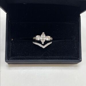 Elegant Jeulia Sterling Silver Wedding Ring Set